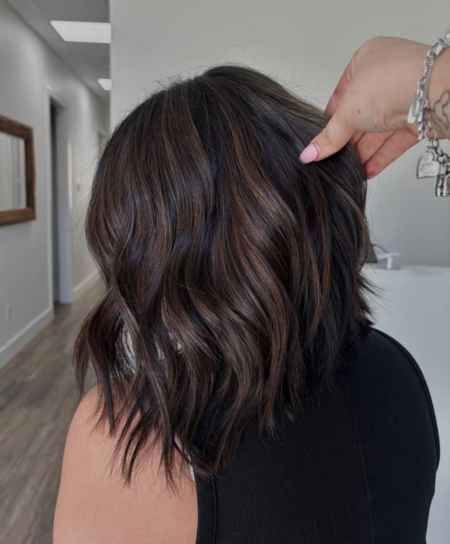 Warm Bronde Lob, precision cuts